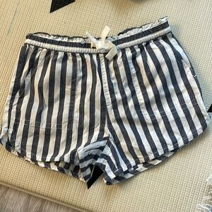 Old Navy 2T striped shorts, NWT